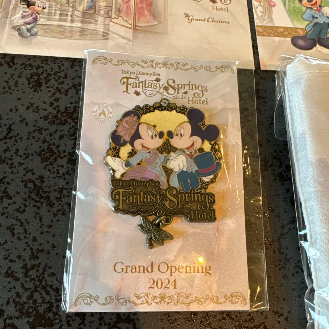 ファンタジースプリングス　グランシャトー　ピンバッジ　バッグ　ポストカードセット