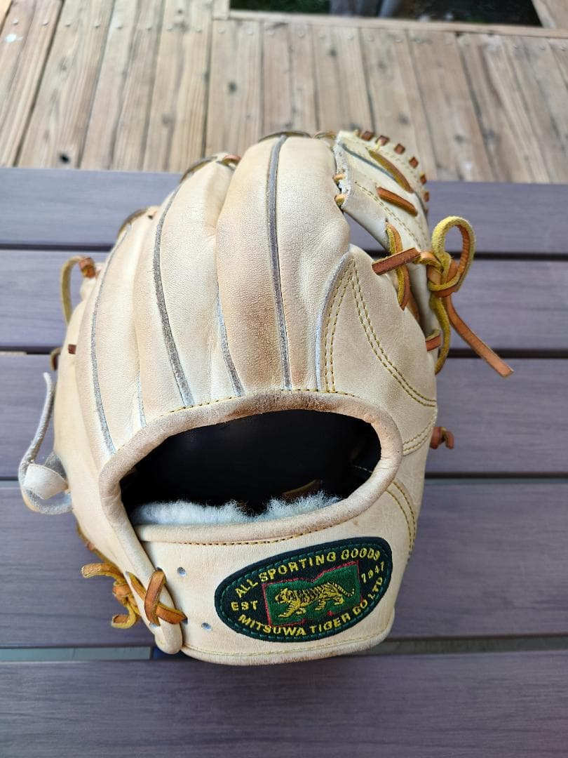 硬式グローブ内野手用