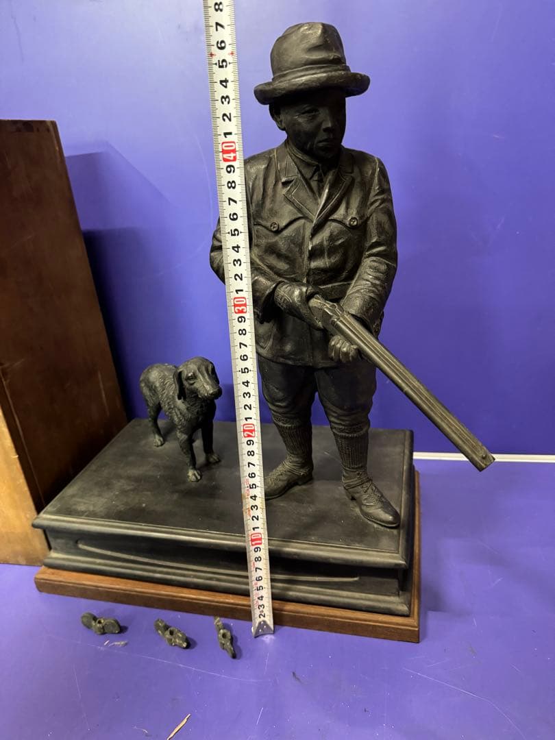 当時物貴重品 門司鐵道局小倉工場員一同　ライフル 犬 ハンター 銅像　約20kg