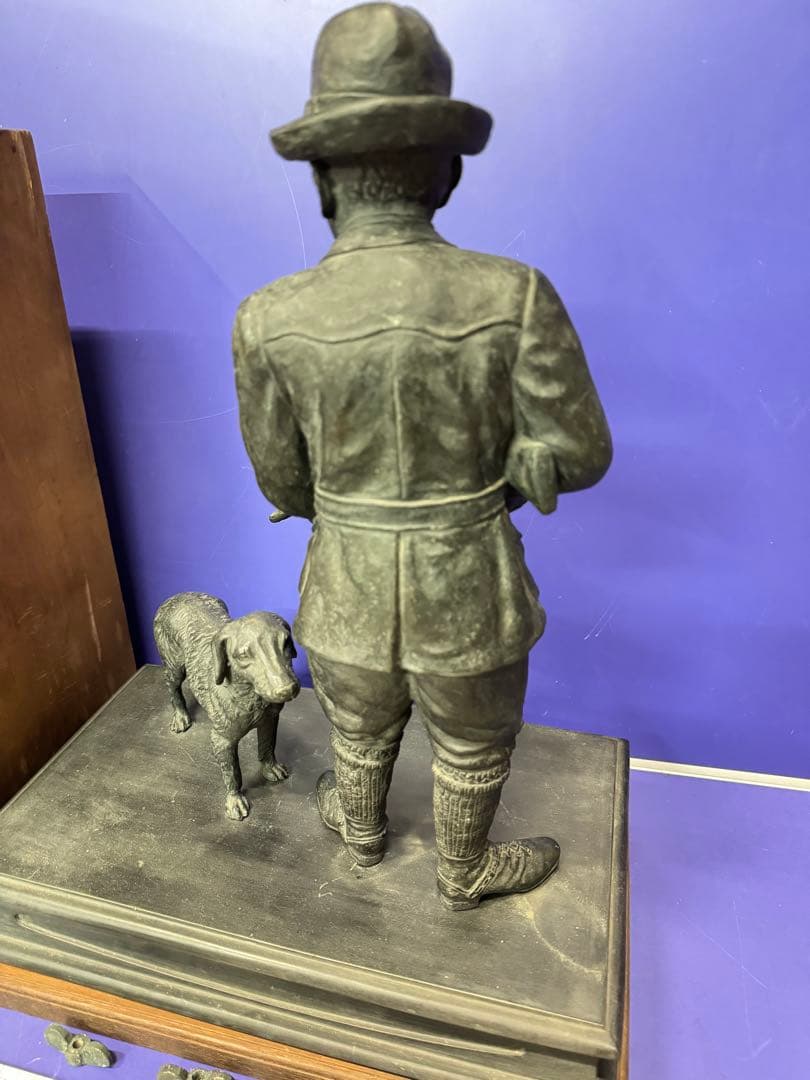 当時物貴重品 門司鐵道局小倉工場員一同　ライフル 犬 ハンター 銅像　約20kg