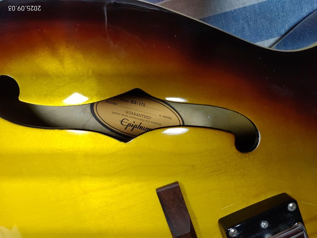 Epiphoneの製産終了、使用感少フルアコES-175VSハードケース付き美品