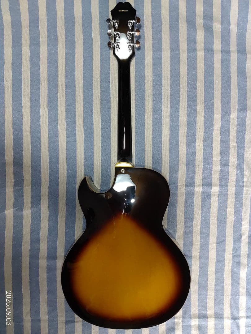 Epiphoneの製産終了、使用感少フルアコES-175VSハードケース付き美品