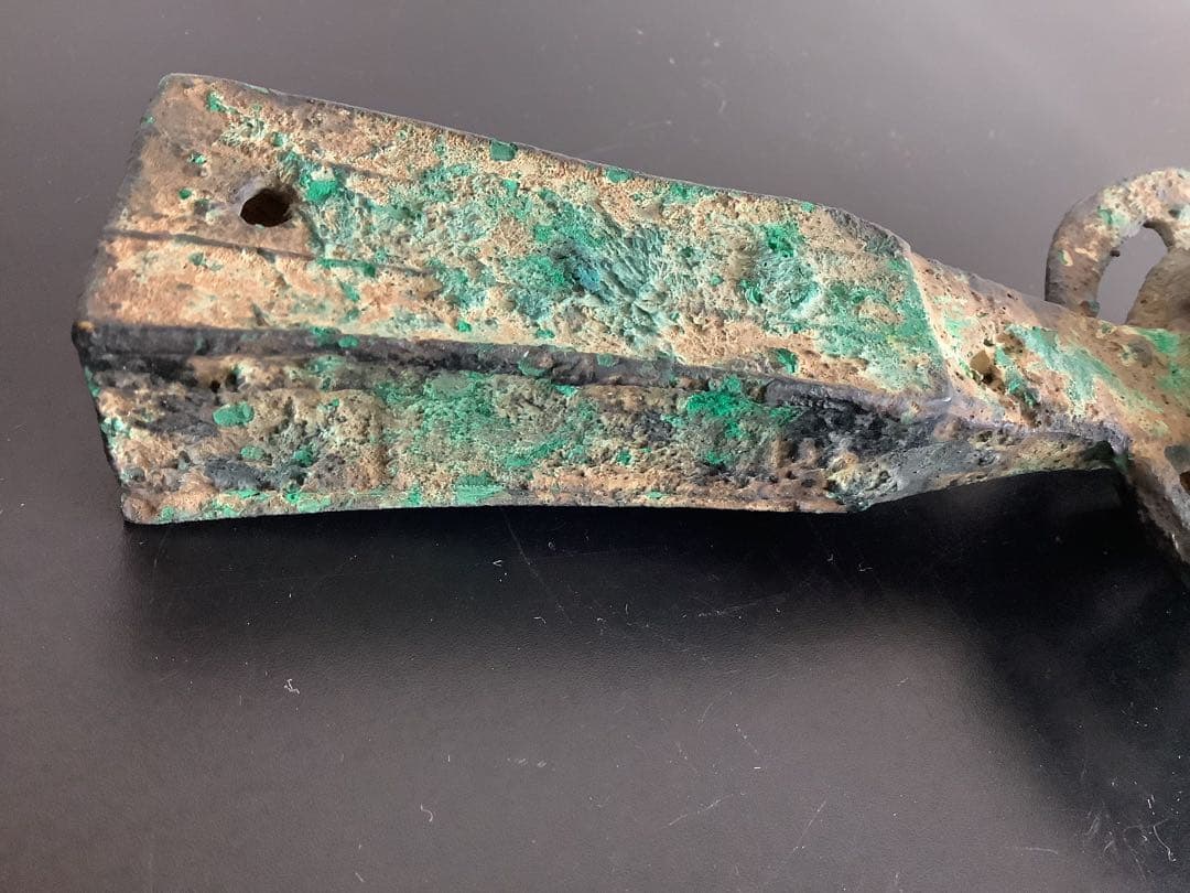 青銅の鑾　鈴　青銅製の古い装飾的な道具　緑青　高さ約17cm 320g