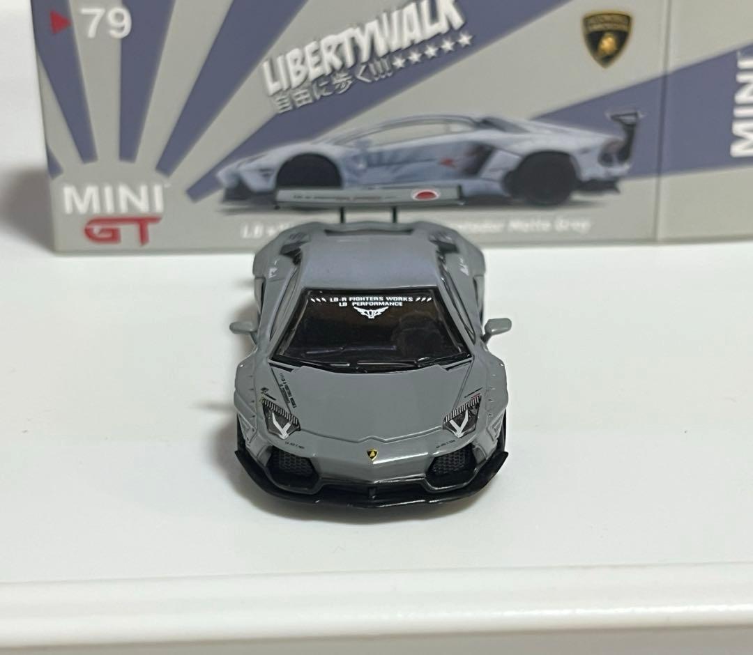 mini gt ランボルギーニ　アヴェンタドール　1/64 79番