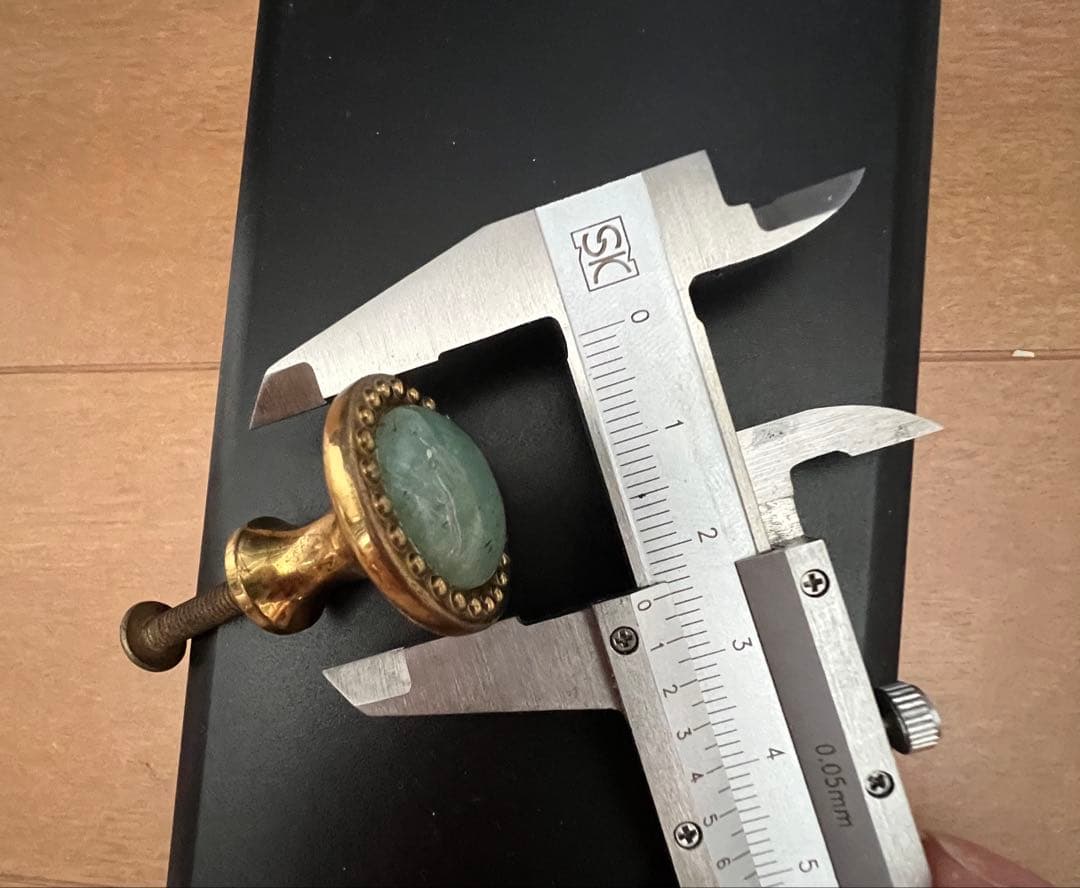 ヨロパーアンティーク真鍮製装飾取っ手 8個セット 天然石 翡翠風