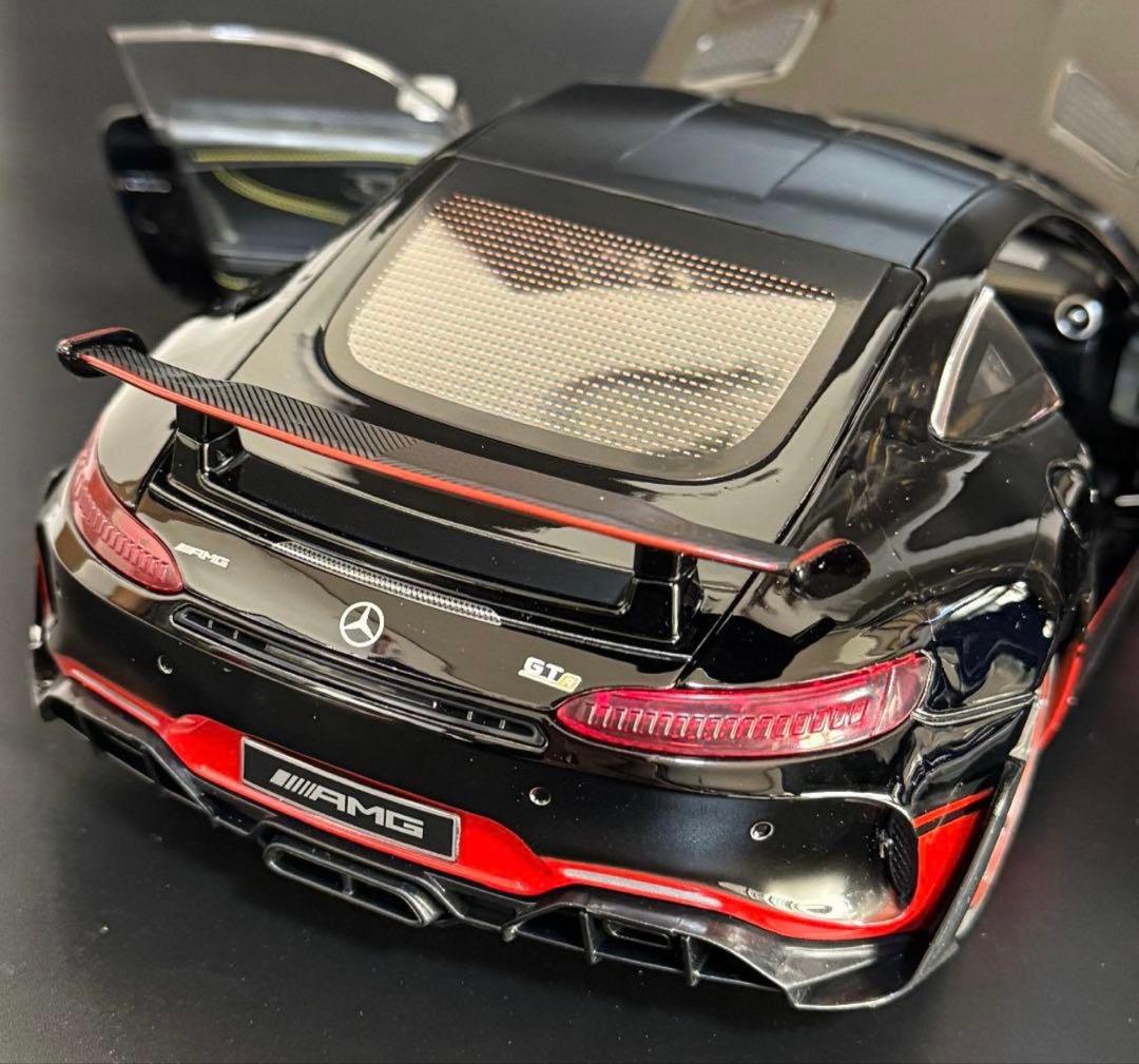1/18　AMG　GTR　ミニカー　メルセデスベンツ　Mercedes-Benz
