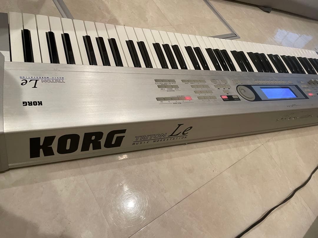 KORG TRITON Le 76鍵盤　ケース付き