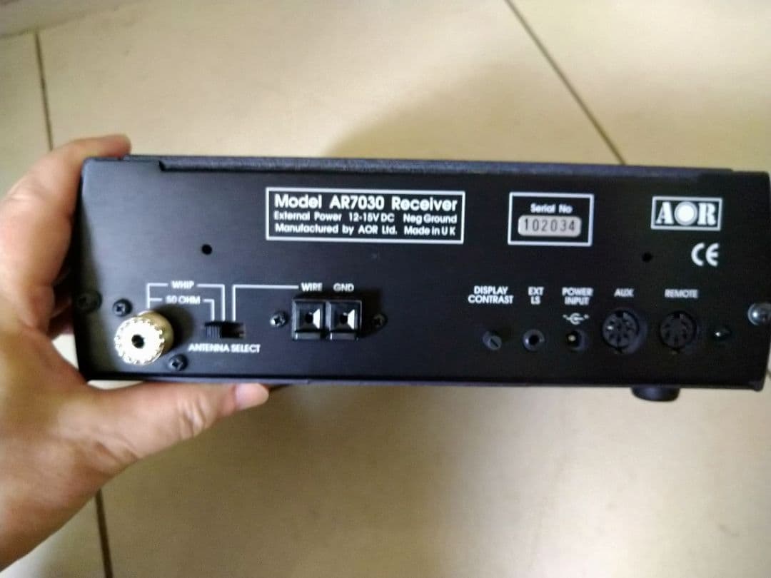AOR AR7030 受信機 本体と付属品