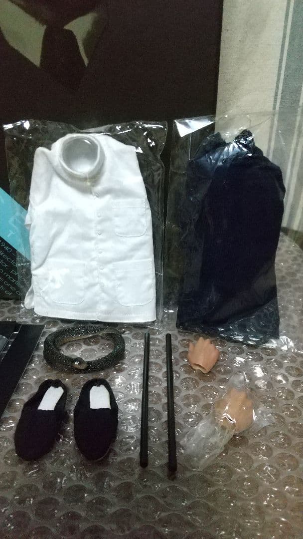 最終値下げ！限定品　HOT TOYS　ブルース・リー 　スーツ　燃えよドラゴン