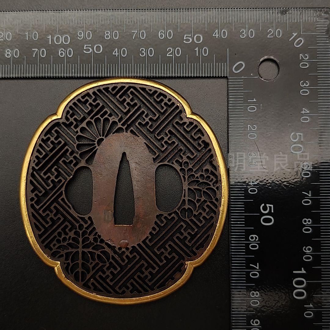 M*i様 日本刀装具　刀鍔　唐草卍字の図　銅地　細工　金メッキ　刀剣美術　武道具