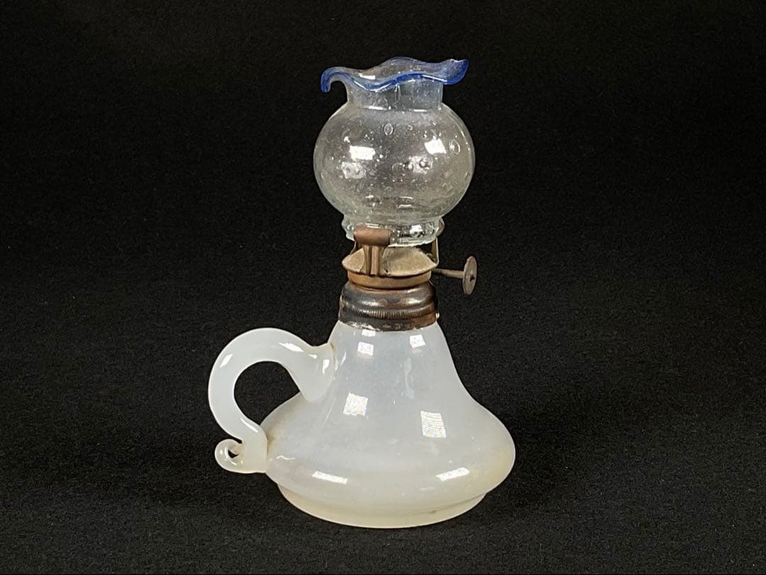 時代 豆ランプ　乳白　青縁フリル　和ガラス　気泡入り　オイルランプ　灯火器