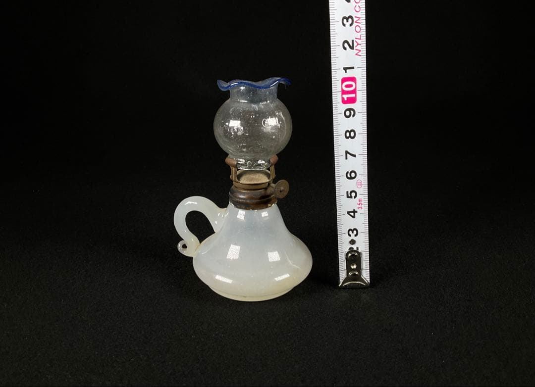 時代 豆ランプ　乳白　青縁フリル　和ガラス　気泡入り　オイルランプ　灯火器