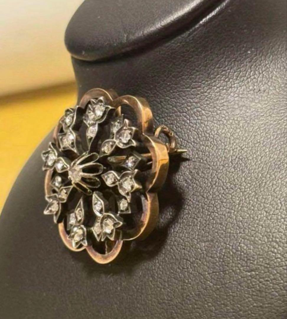 フランス　アンティーク　18金　ブローチ 花型　沢山のローズカットダイヤ。