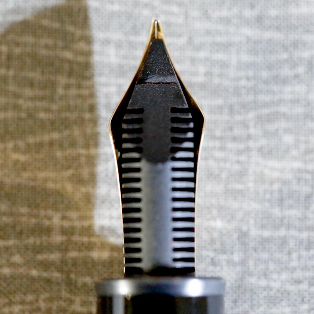 【送料込み】モンブラン 万年筆 １４９ Ｆニブ １４Ｋ中白 エボナイト芯