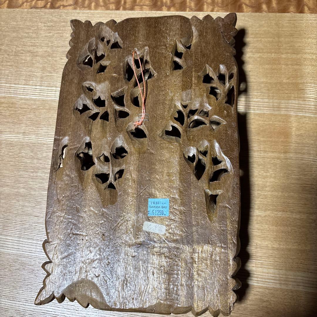 バリ島 GARUDAショップ購入 ヴィンテージ木彫り壁掛けアート（人物と鹿）