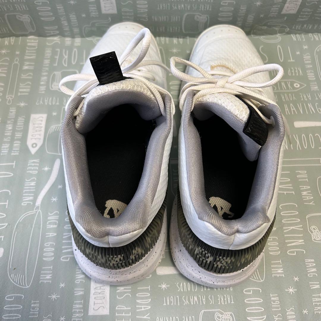 【極美品】　EGOZARU エゴザル　バスケットシューズ　WH 28.5㎝