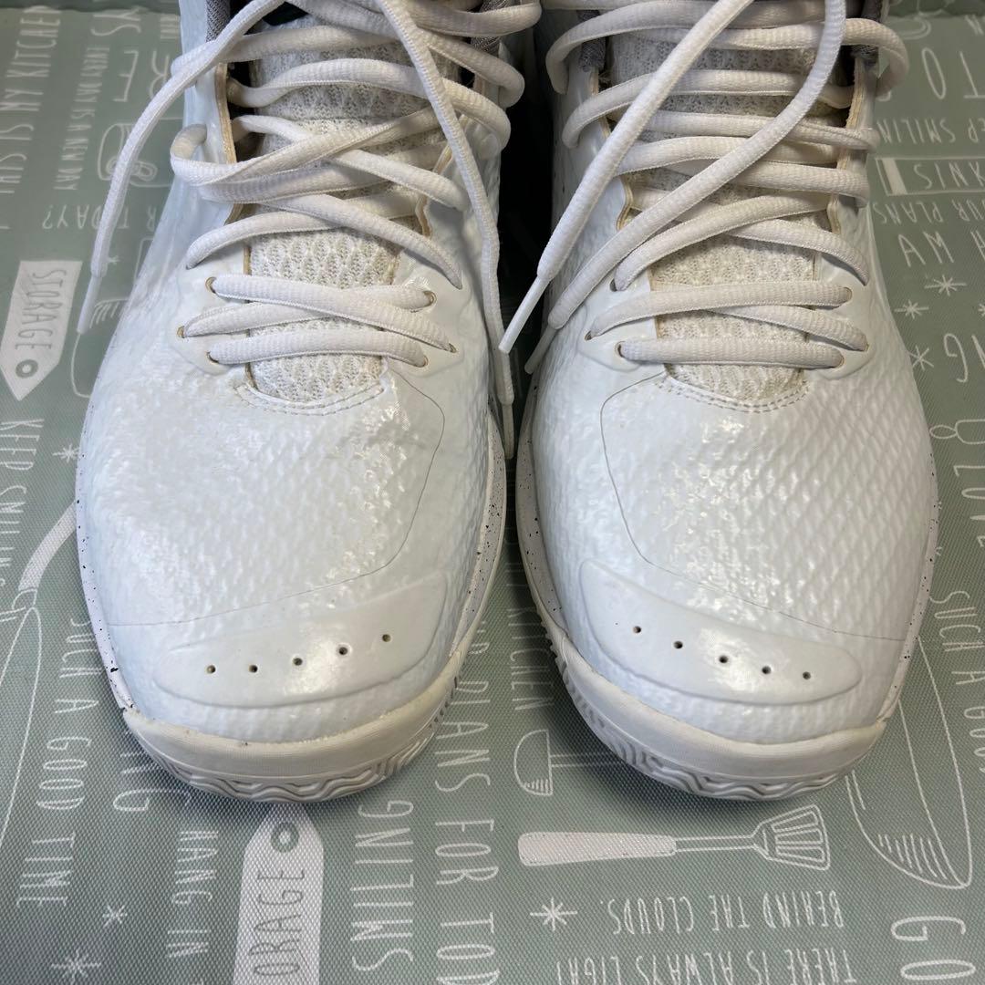 【極美品】　EGOZARU エゴザル　バスケットシューズ　WH 28.5㎝