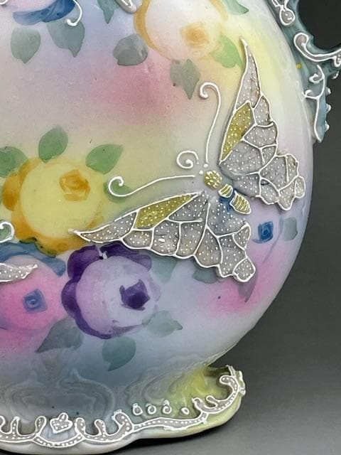 【希少】オールドニッポン 約20㎝ 蝶紋盛上げ花瓶 一陳盛り アンティーク