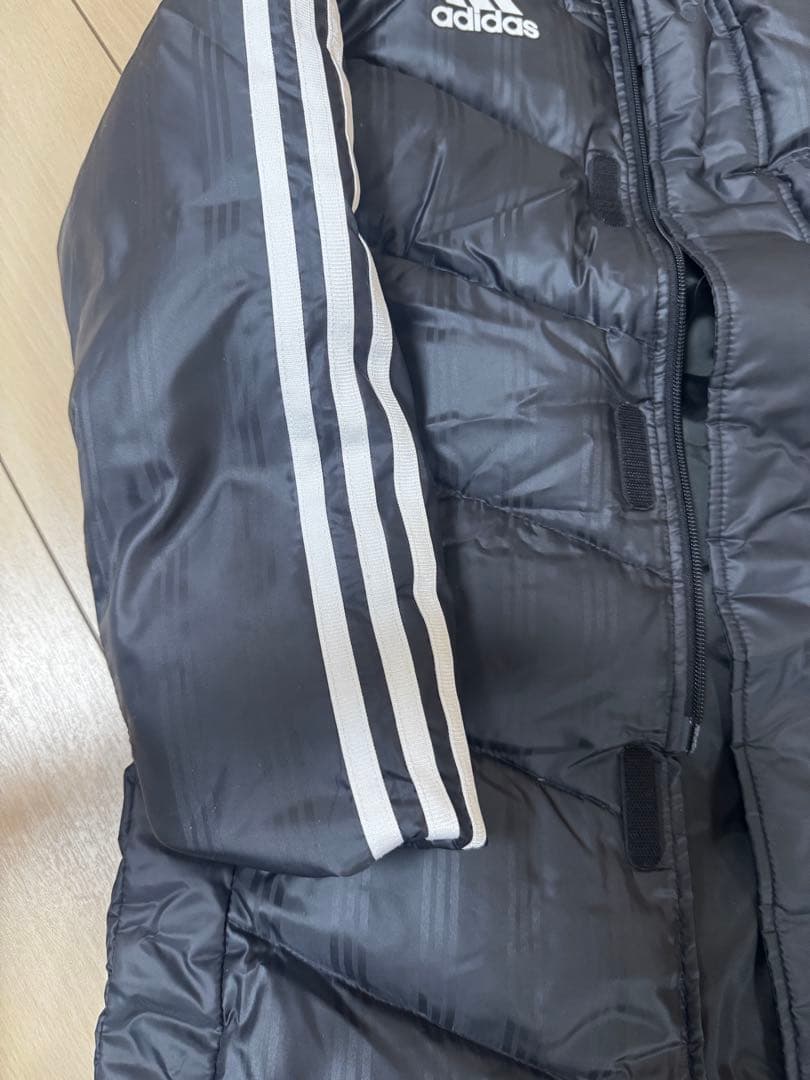新品未使用adidas アディダス　ダウンベンチコート　130cm