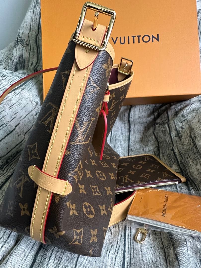 ショルダーバッグ 中型 ブラウン