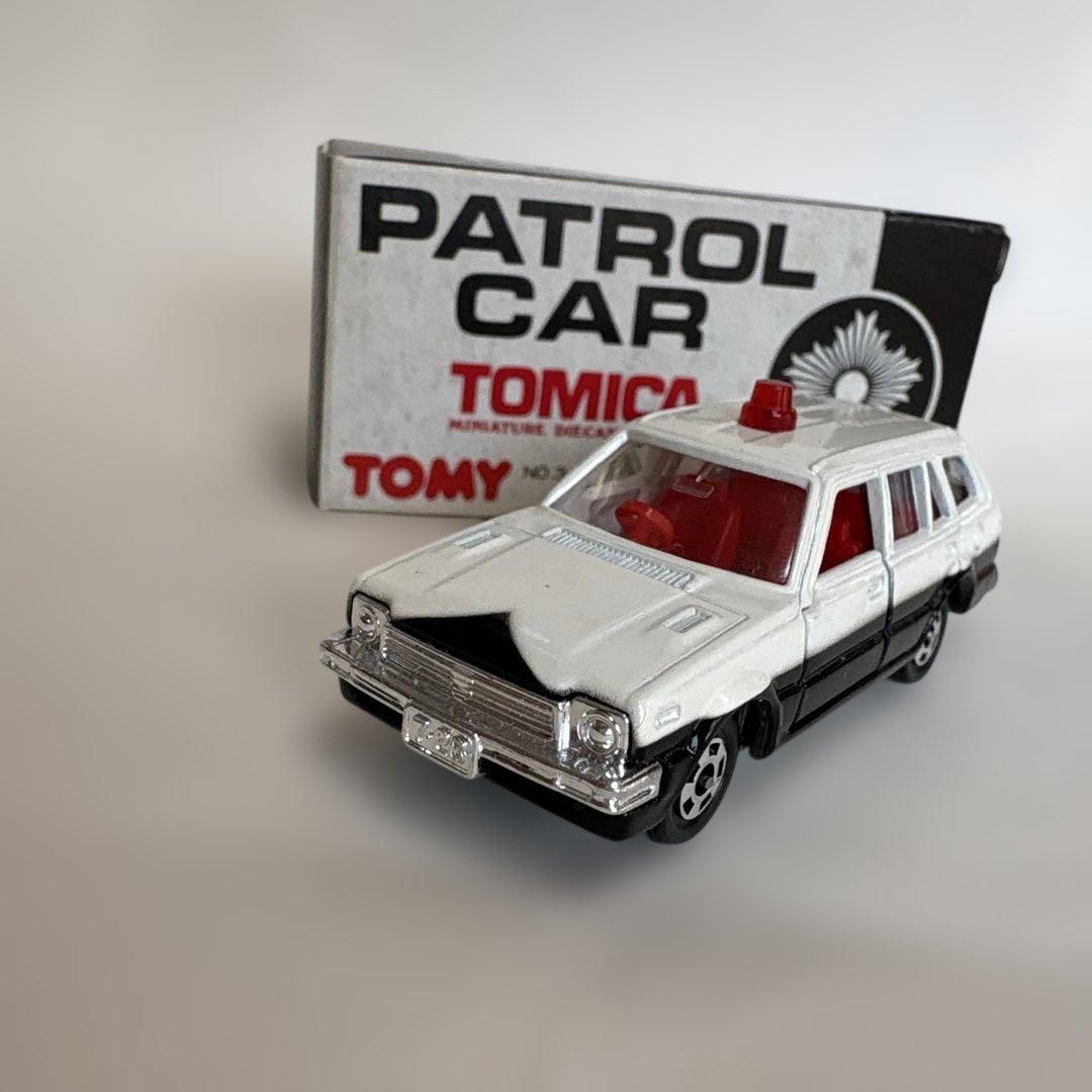 トミカ パトロールカー 白黒