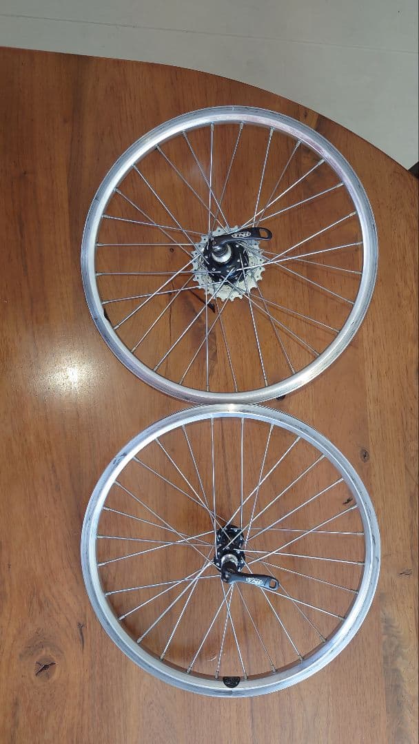 モールトン17インチ369手組み28ホールホイール12-25カンパカセット付