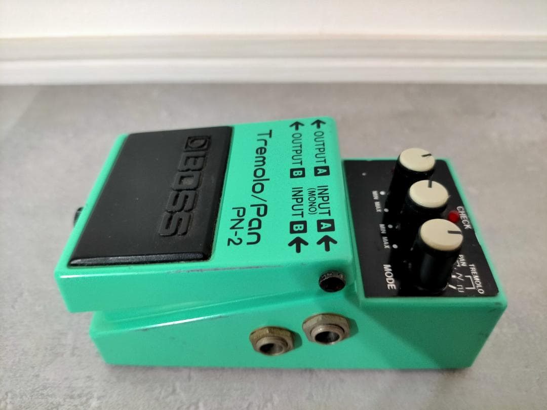 ギター BOSS Tremolo/Pan PN-2
