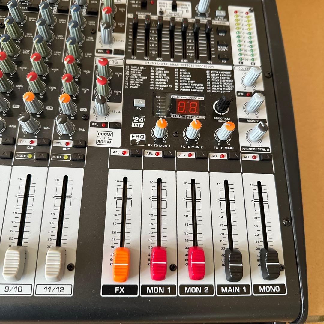 Behringer EUROPOWER PMP4000 パワードミキサー