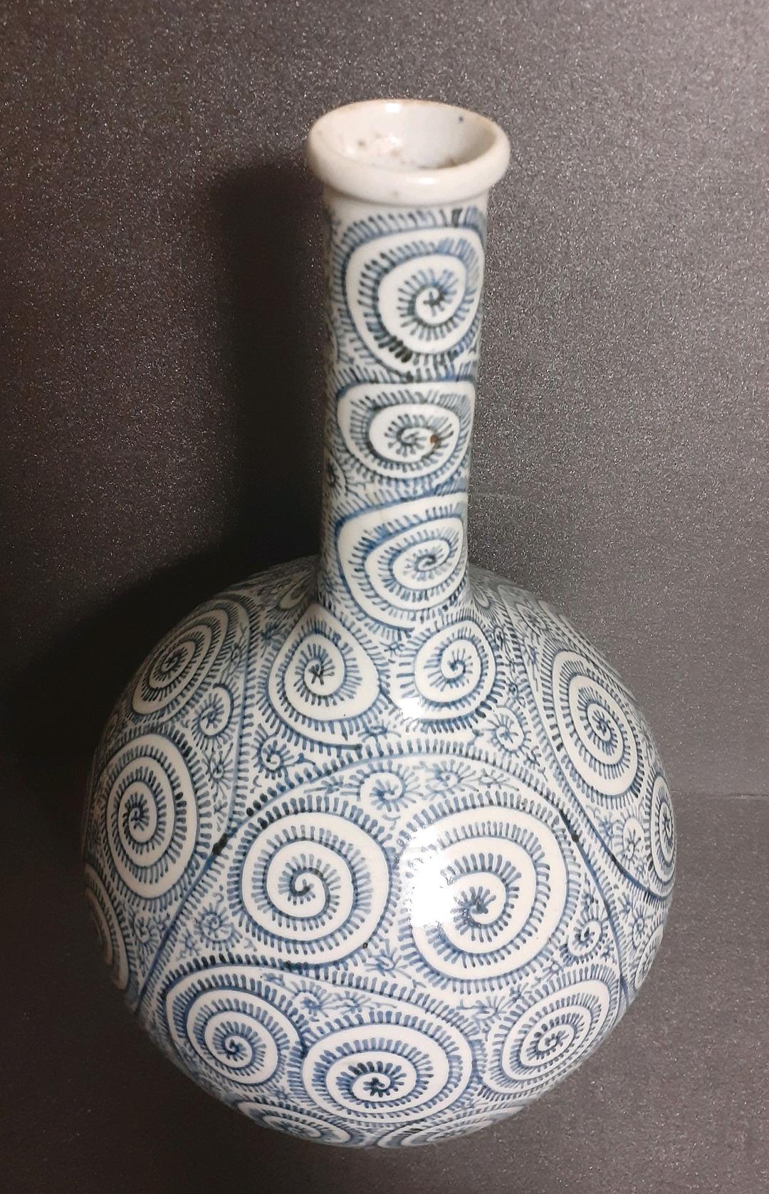 【本物保証！】江戸時代後期　古伊万里　蛸(たこ)唐草文　H.42.6cm　大徳利