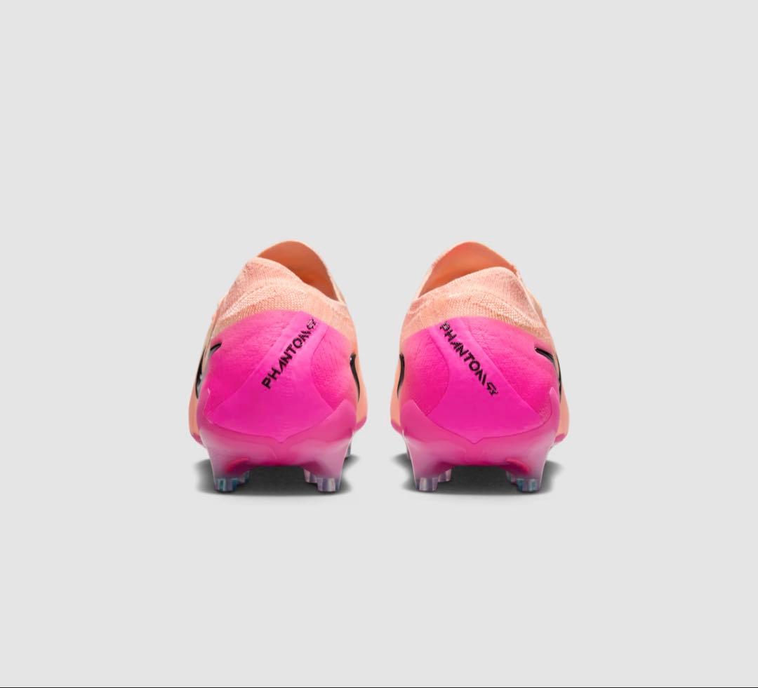 ナイキ ファントム GX 2 エリート　人工芝用 ローカット サッカースパイク