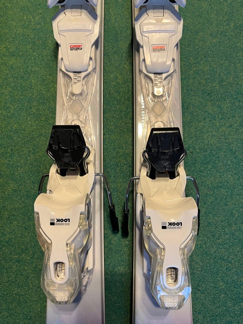 GLOSSY COSMIC SURF　スキー板　147cm