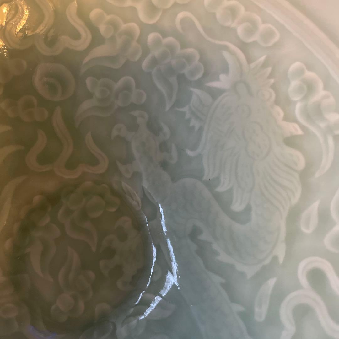 龍鳳凰陽刻青磁茶碗