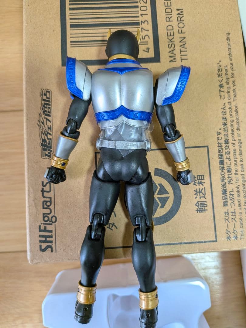 真骨彫　仮面ライダークウガ　タイタンフォーム