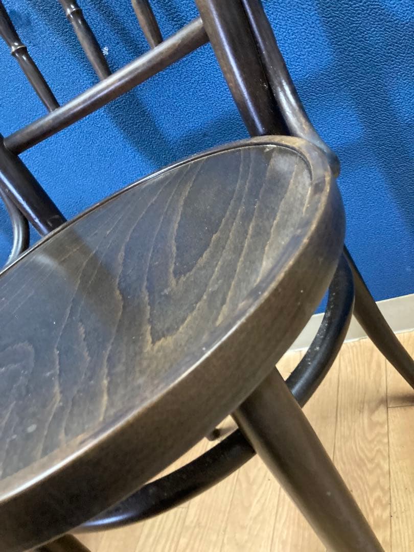 D 東ヨーロッパ　チェコ　椅子　チェア　アンティーク調　ヨーロピアン　木製　茶系