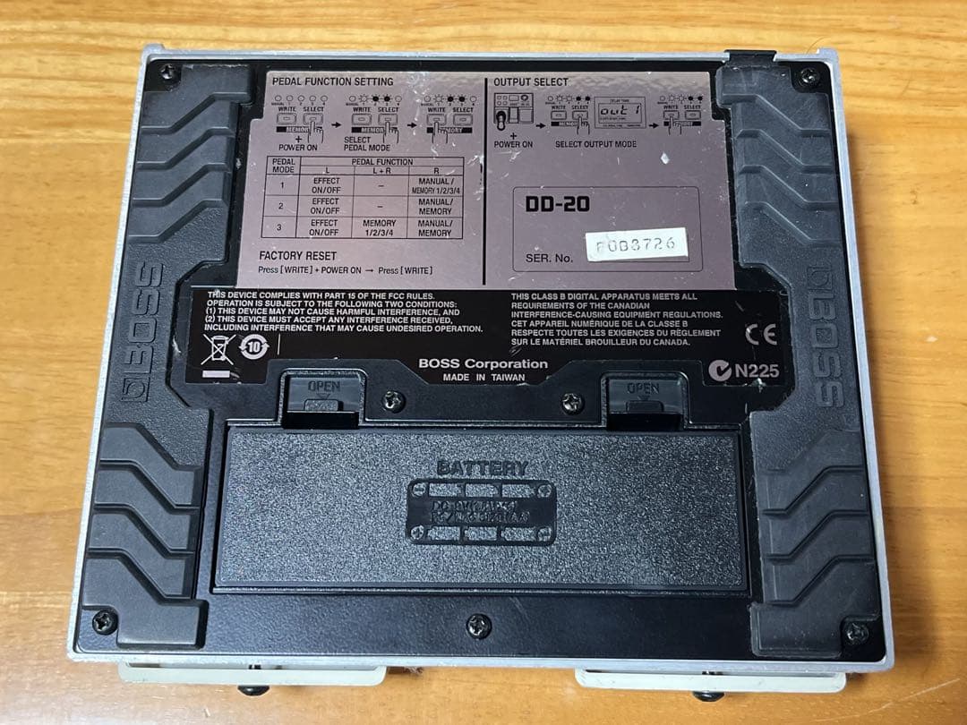 BOSS DD-20 GIGA DELAY ツインペダルシリーズ