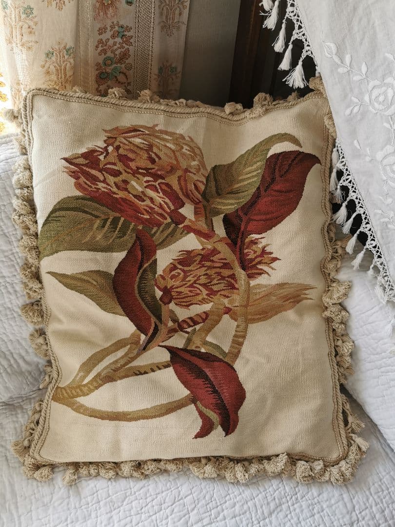 アンティークフランス プロテアの花 オービュッソン織タッセル付クッションカバー