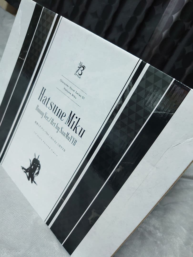 初音ミクバニーVer. Art by 三目YYB 1/4Scale Figure