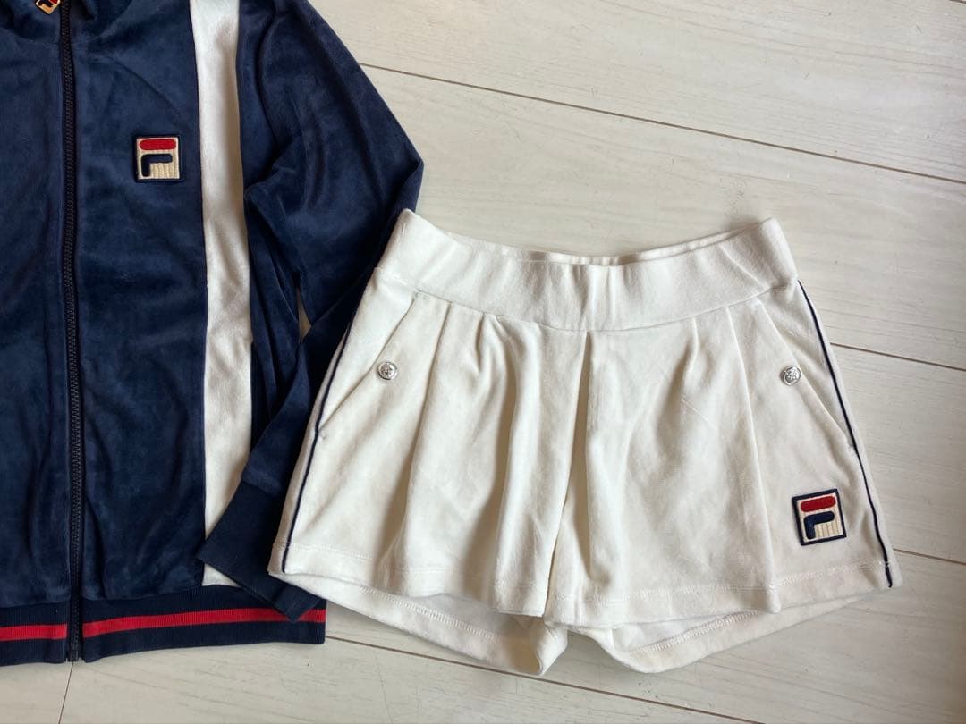 FILAフィラ＊クリーム色ベロアショートパンツとネイビー切り替えジャケット上下