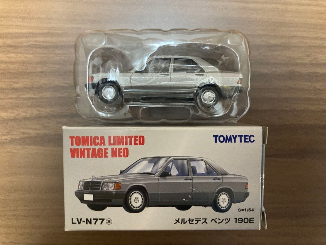 トミカリミテッドヴィンテージ　メルセデス ベンツ 190E LV-N77