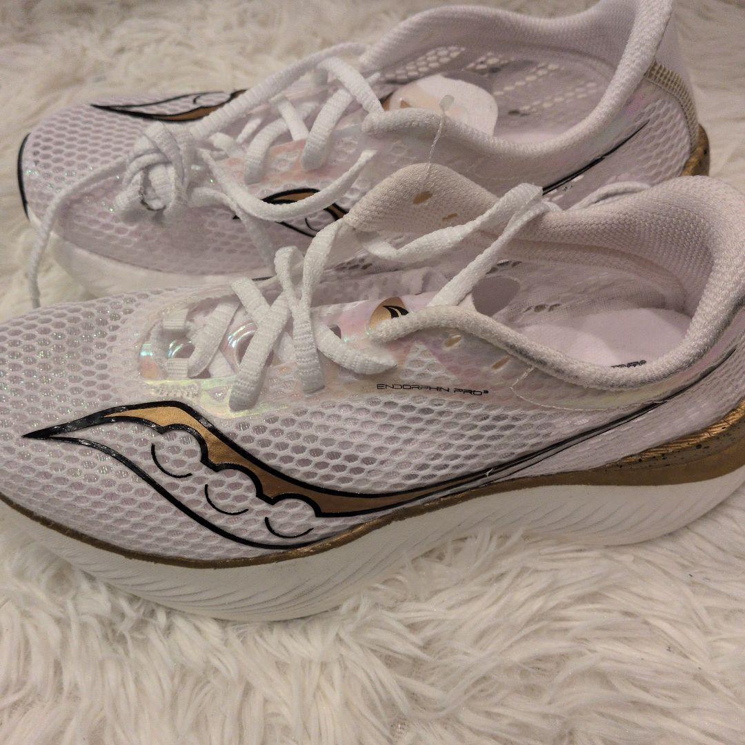 23cm サッカニー エンドルフィン プロ 3 ランニングシューズ 新品