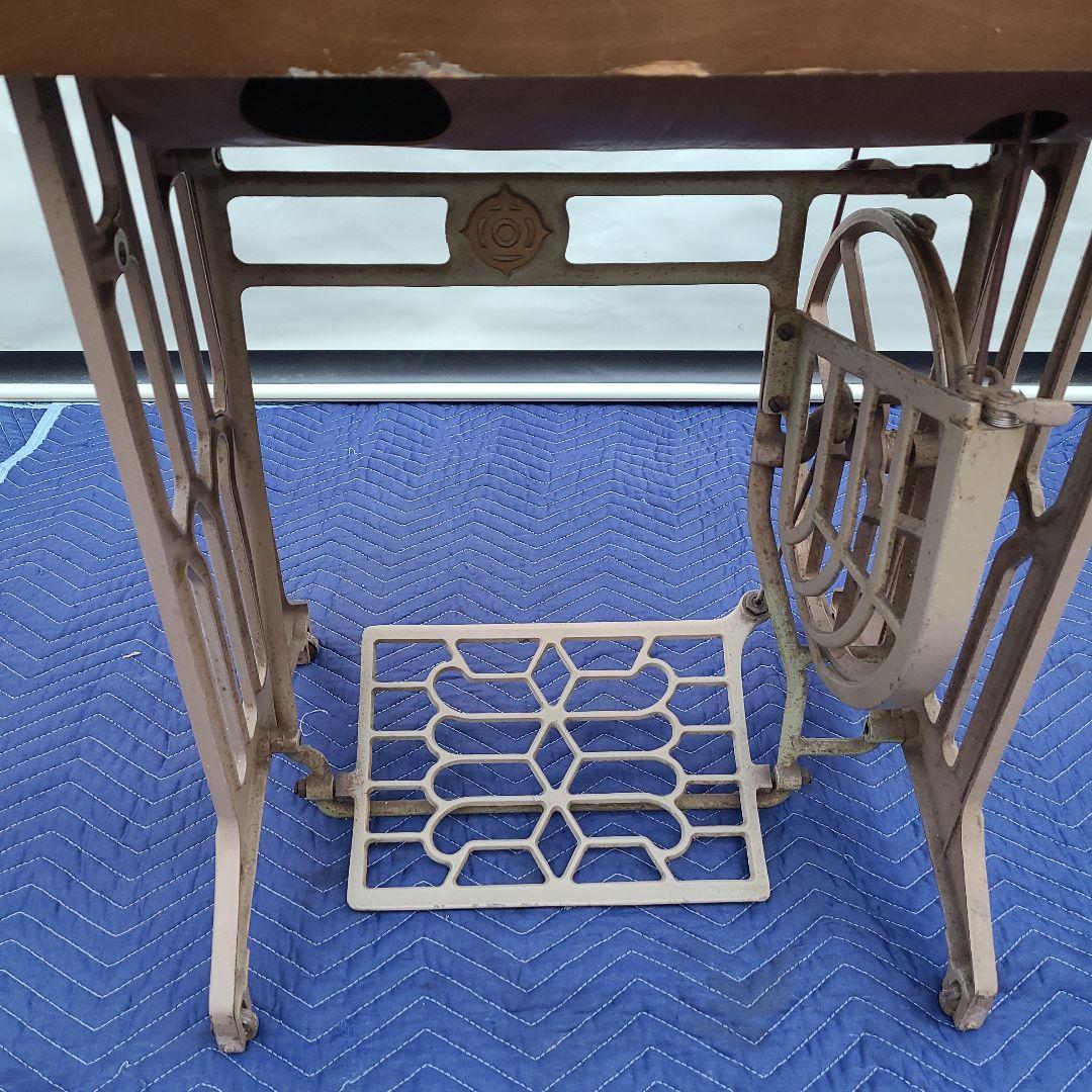 The Hitachi【日立】Sewing Machine HC220