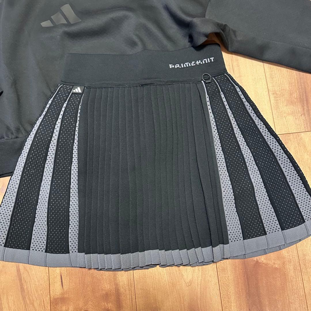 アディダス　クロップド丈トレーナー　ドルマン　プリーツスカート　セットアップ