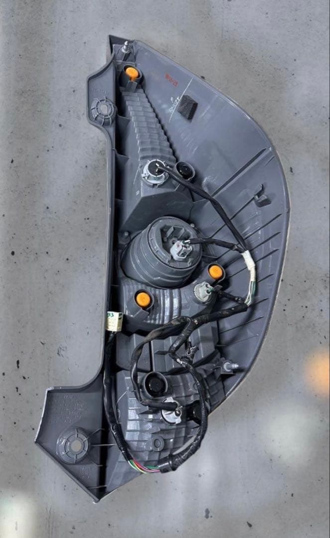 トヨタアクア　NHP10STANLEY 52-252テールライト 左