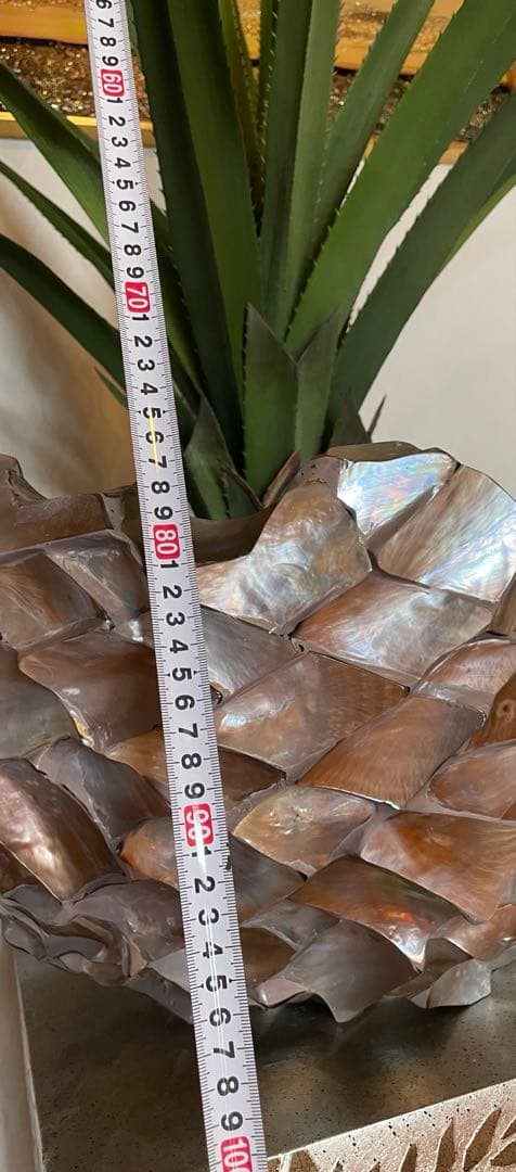 ドン・シェル・メタルウェアの鍾乳石花瓶スタンドとアロエの花瓶