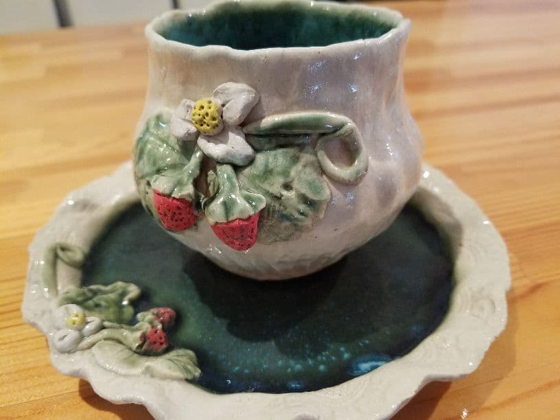 イチゴモチーフ、織部コーヒーカップ