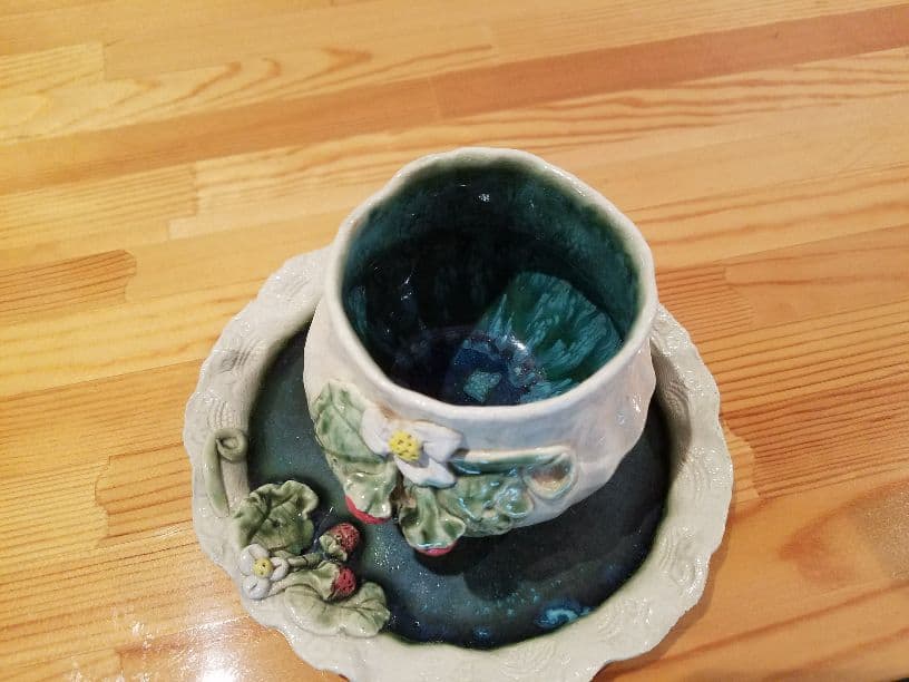 イチゴモチーフ、織部コーヒーカップ