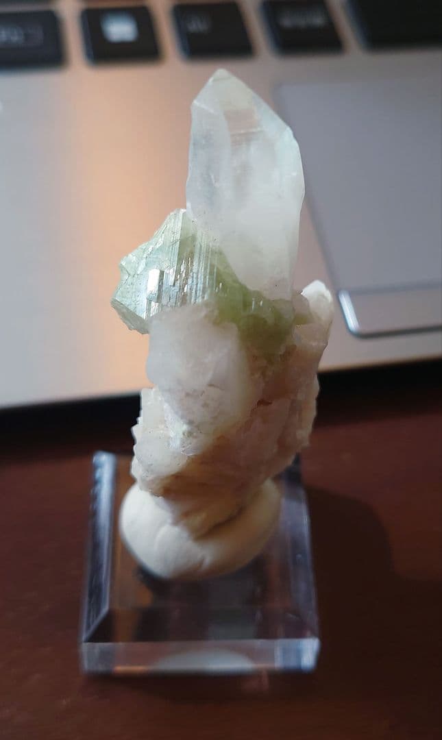 ペルー産　Augelite on Quartz 共生標本