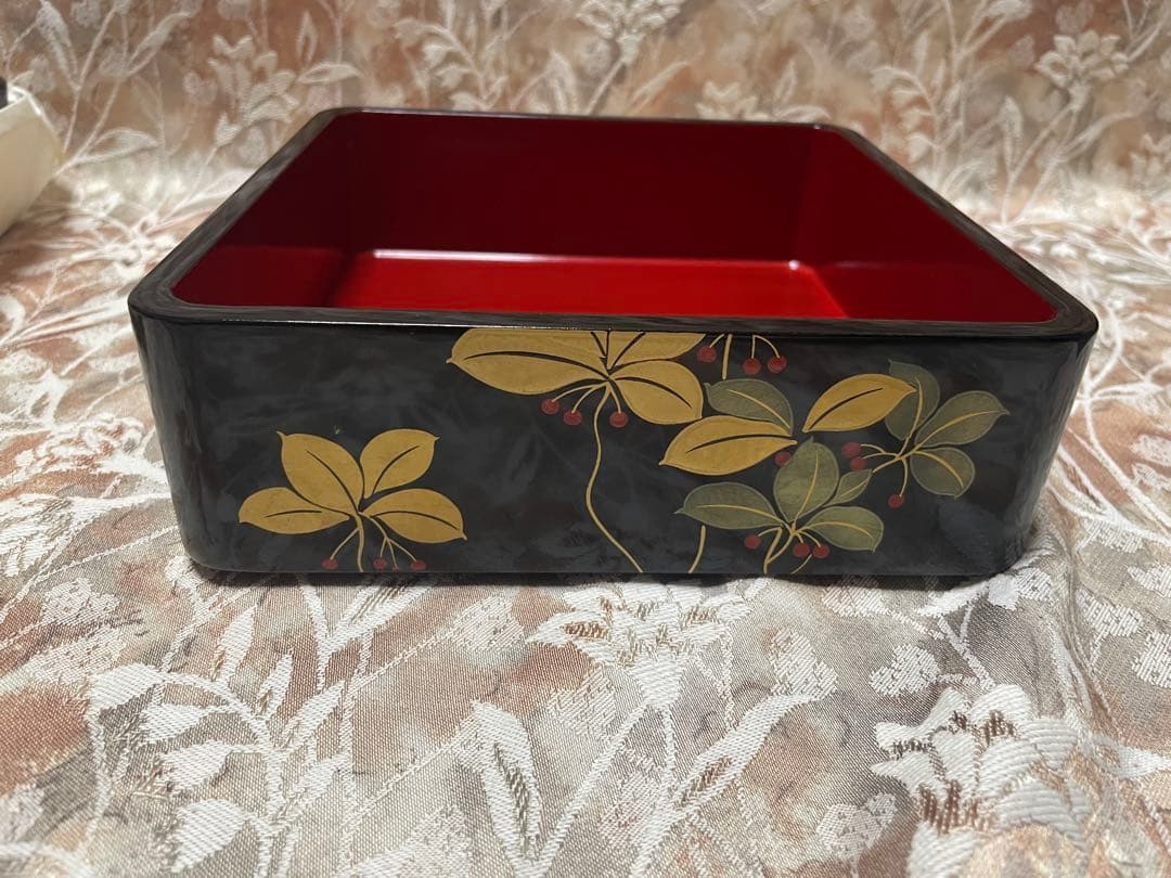 会津塗 三段重箱 天然木 うるし塗 草花蒔絵 黒塗り 漆器 正月 おせち 共箱付