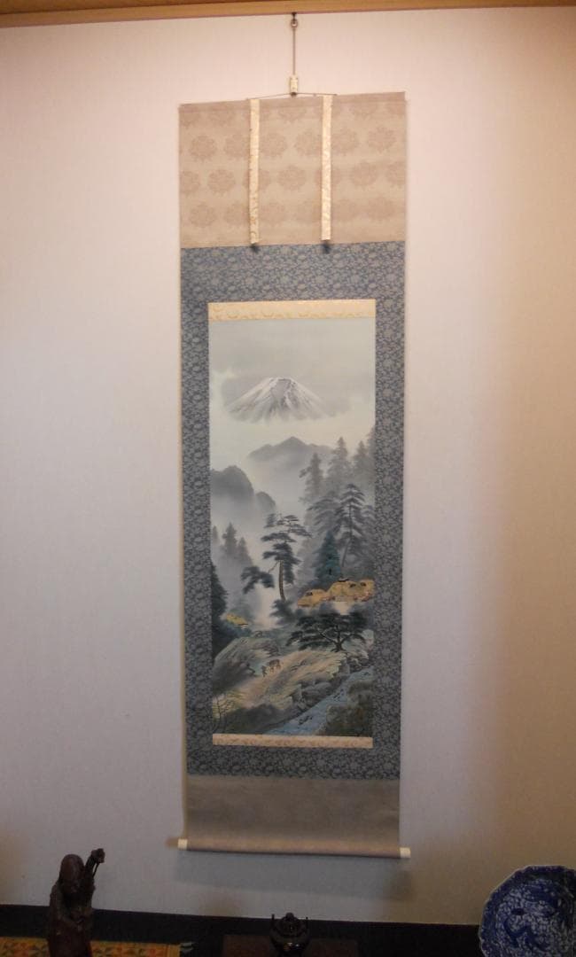 掛け軸 忠義 彩色山水 絹本 希少 軸装 茶道具 掛軸 美品 二重化粧箱 です。