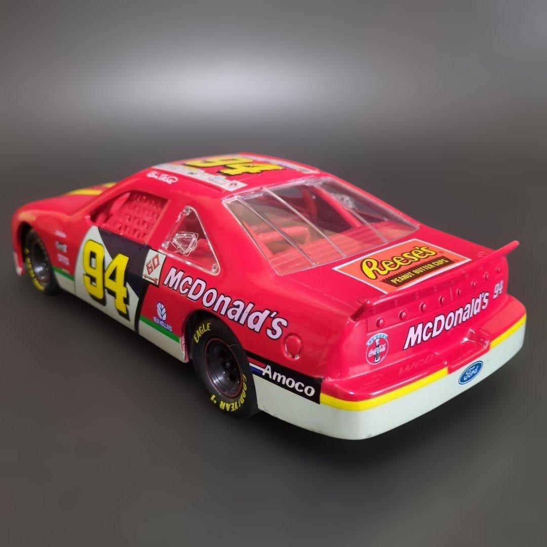 1/18ミニカー　 NASCAR FORD THUNDERBIRD#94